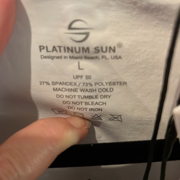 BNWT Platinum Sun Rash Guard - Picture 8 of 9